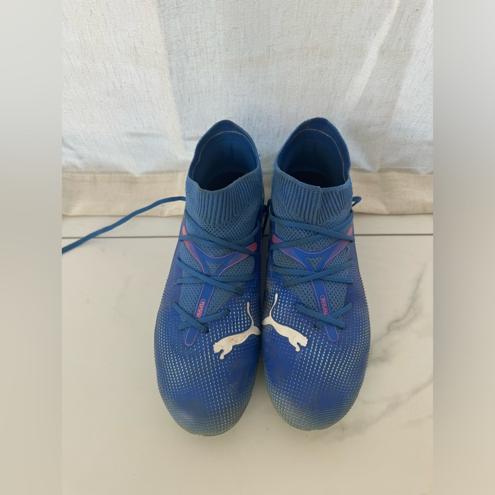 Boys puma soccer cleats. Brand new, only worn 5 times!